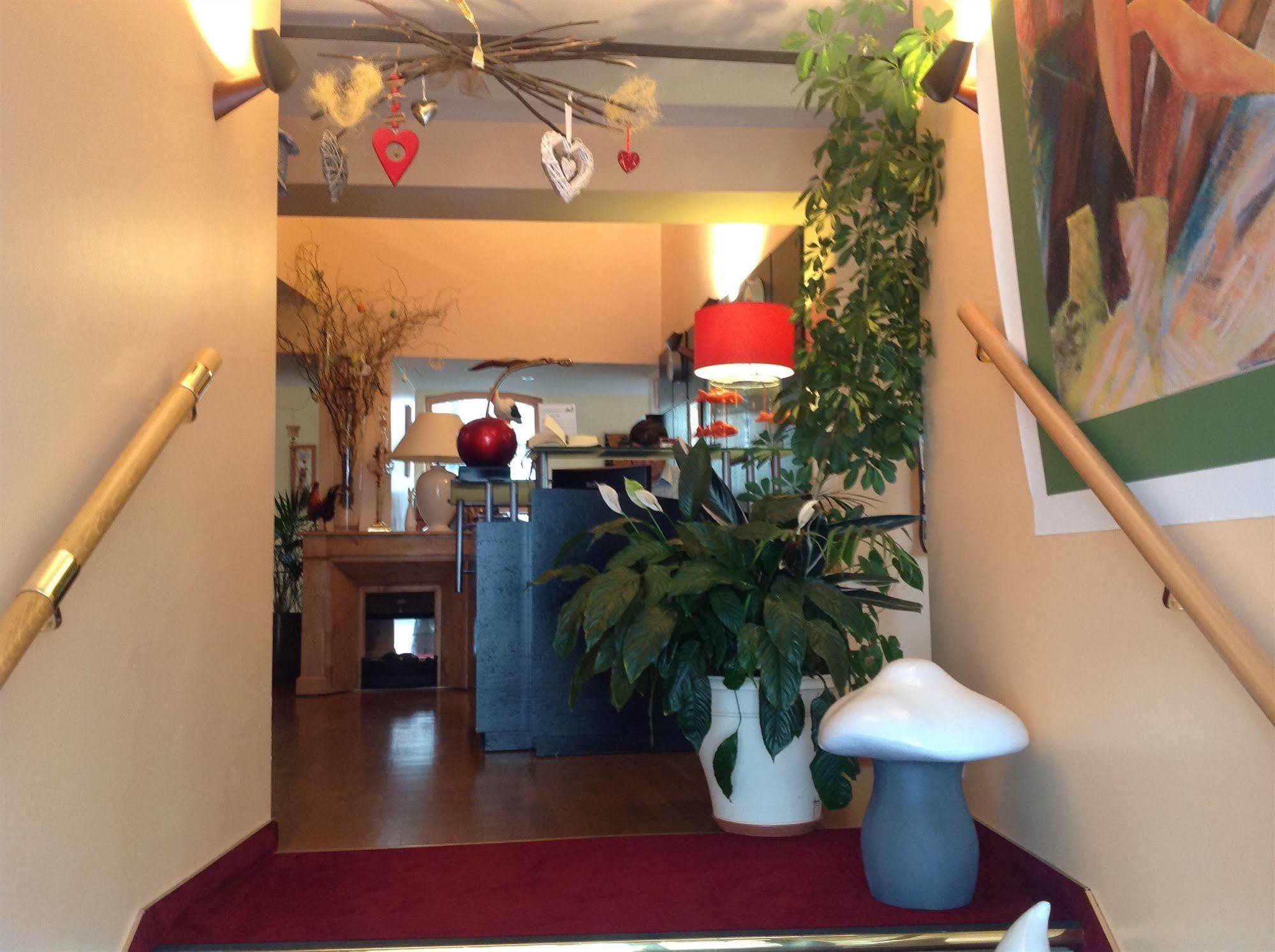 Hotel L'hostellerie Du Chateau 3*